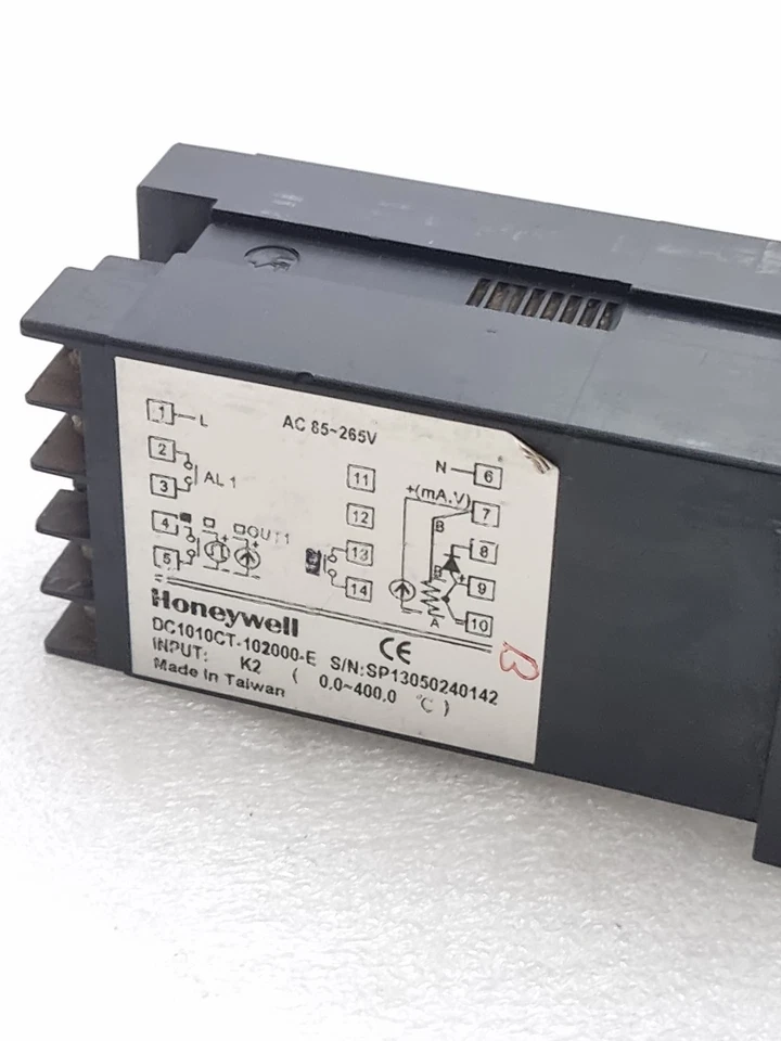 Honeywell DC1010CT-102000-E 85-265Vac Temperature Controller (Used Working)